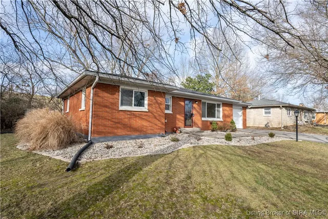 $248,900 | 111 Rossmoore Drive, New Albany, IN 47150