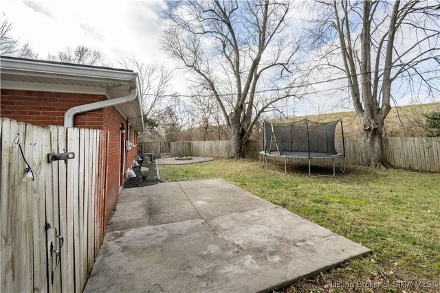 $248,900 | 111 Rossmoore Drive, New Albany, IN 47150