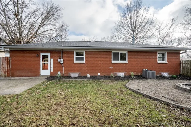 $248,900 | 111 Rossmoore Drive, New Albany, IN 47150