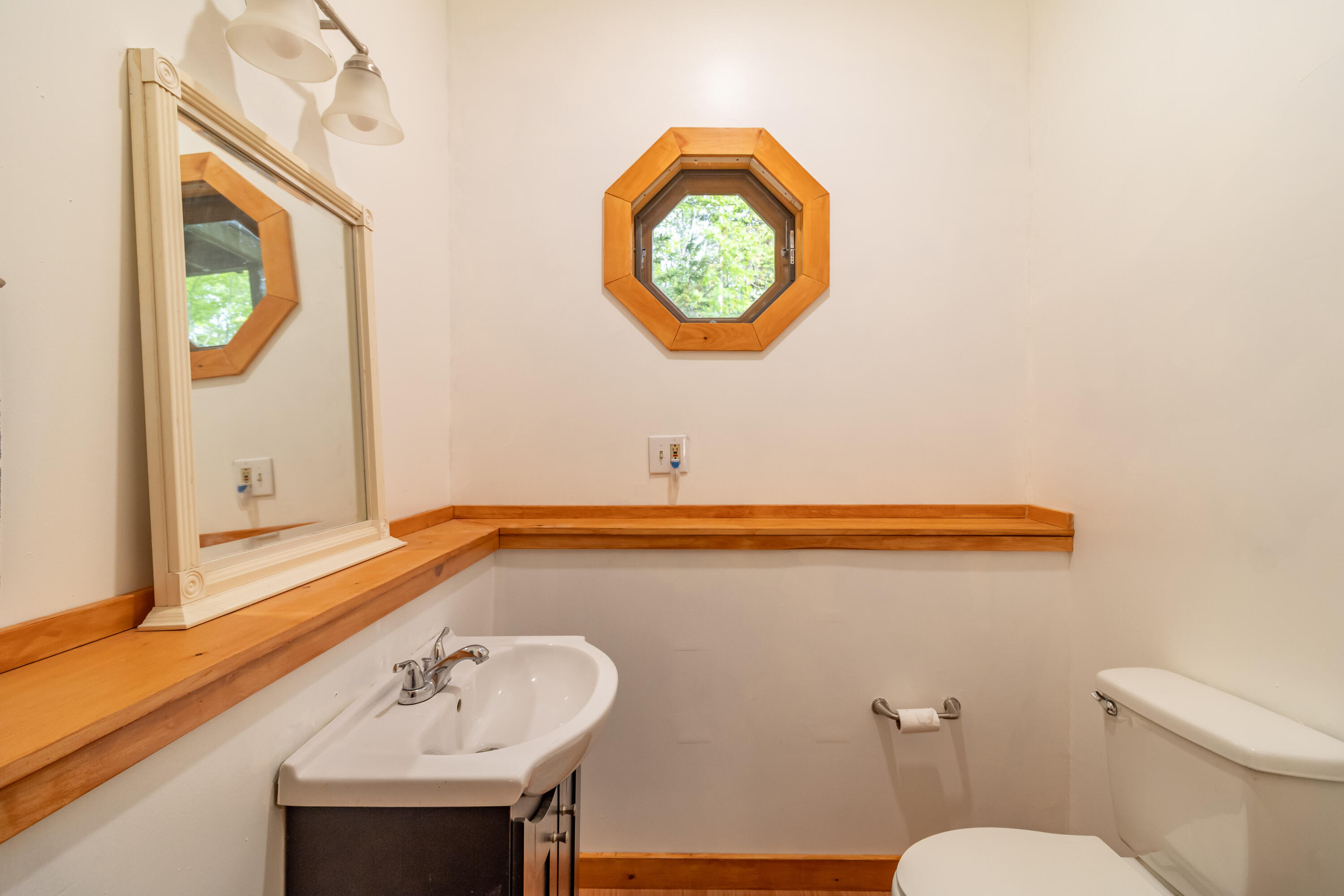 57 Sunset Road Dedham, ME 04429 - Photo 19 of 40 57 Sunset Road Interiors-10