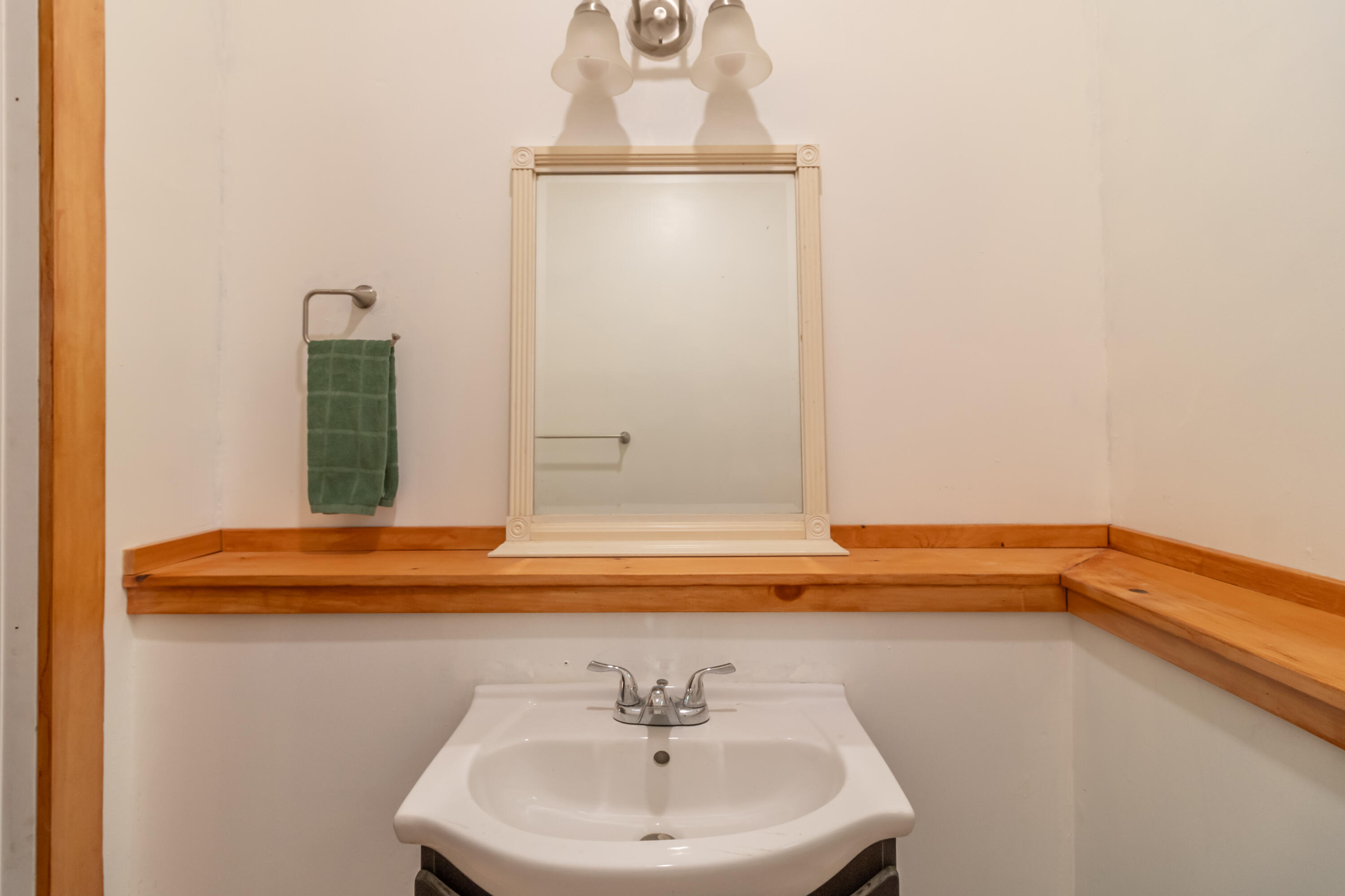 57 Sunset Road Dedham, ME 04429 - Photo 21 of 40 57 Sunset Road Interiors-12