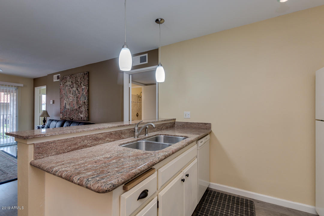 5525 East Thomas Road, Unit R13 Phoenix, AZ 85018 - Photo 11 of 25 12-Thomas
