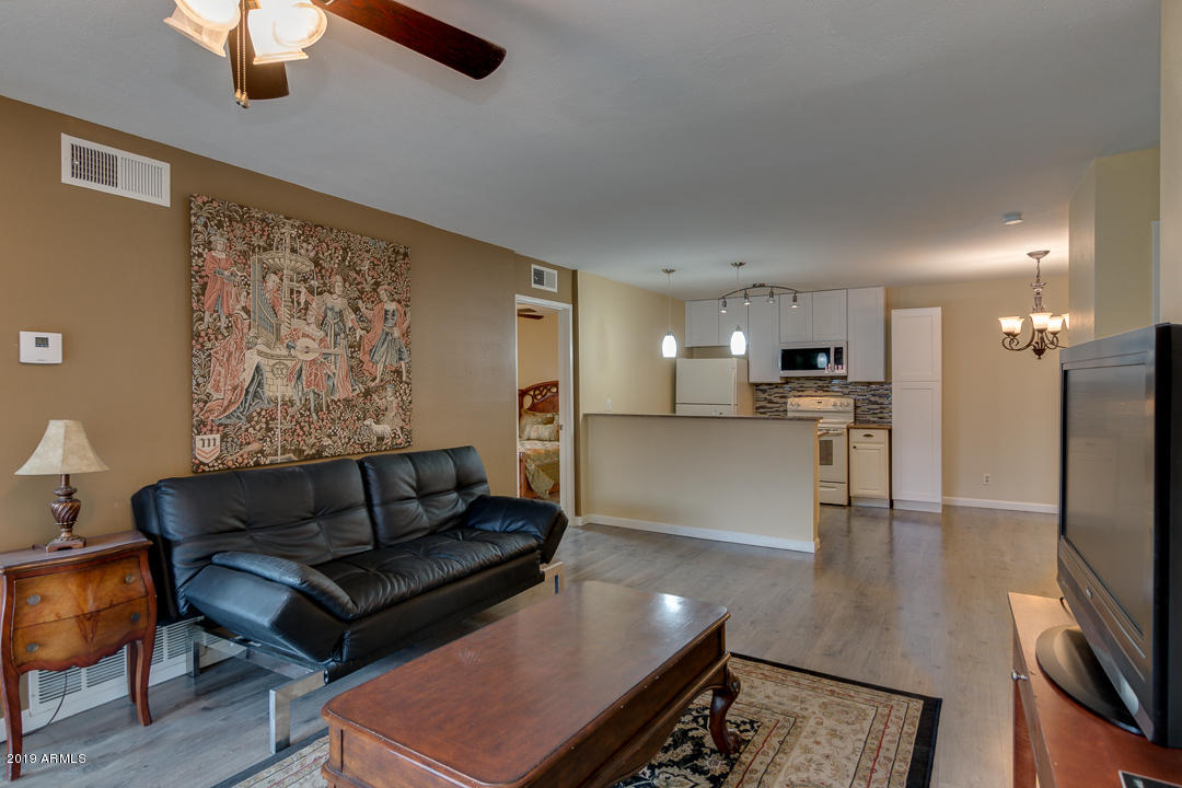 5525 East Thomas Road, Unit R13 Phoenix, AZ 85018 - Photo 3 of 25 06-Thomas