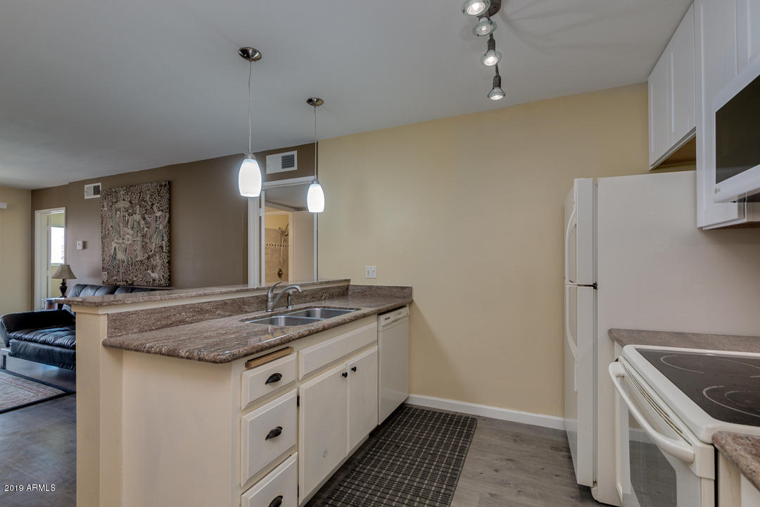 5525 East Thomas Road, Unit R13 Phoenix, AZ 85018 - Photo 7 of 25 11-Thomas