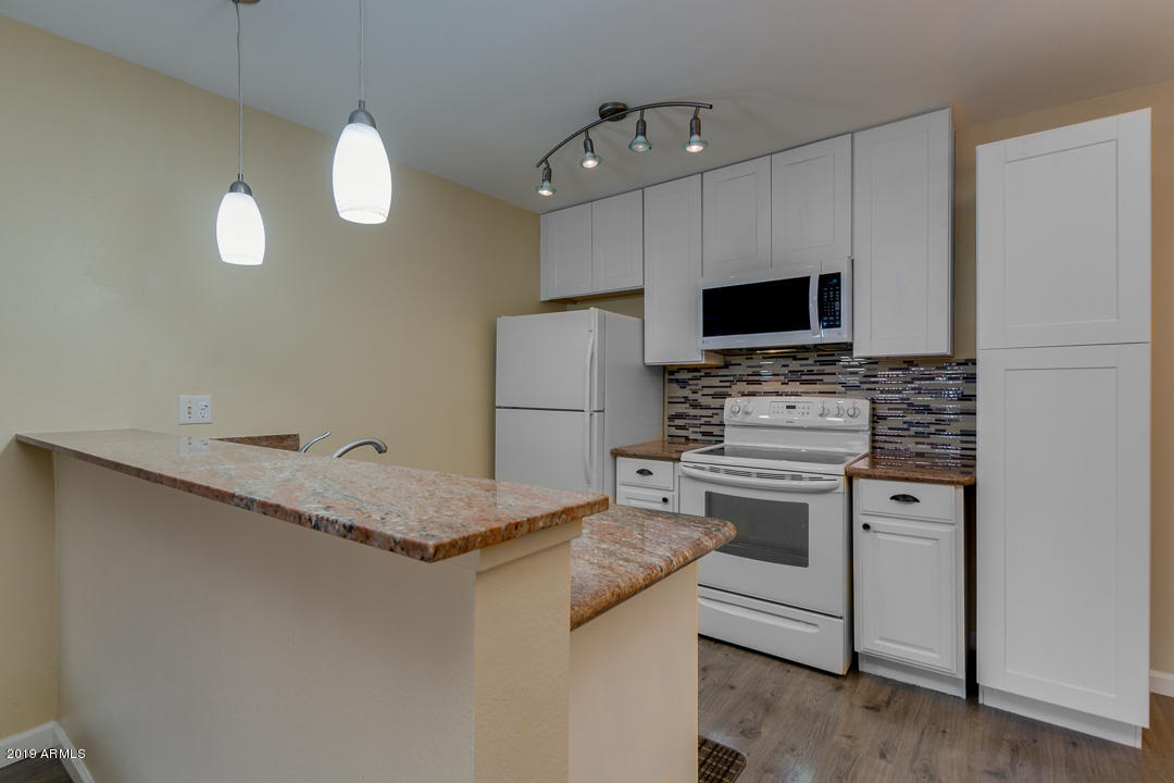 5525 East Thomas Road, Unit R13 Phoenix, AZ 85018 - Photo 8 of 25 10-Thomas