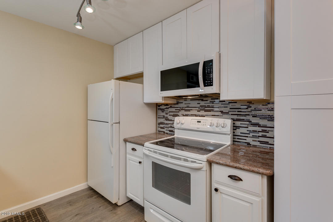 5525 East Thomas Road, Unit R13 Phoenix, AZ 85018 - Photo 10 of 25 15-Thomas