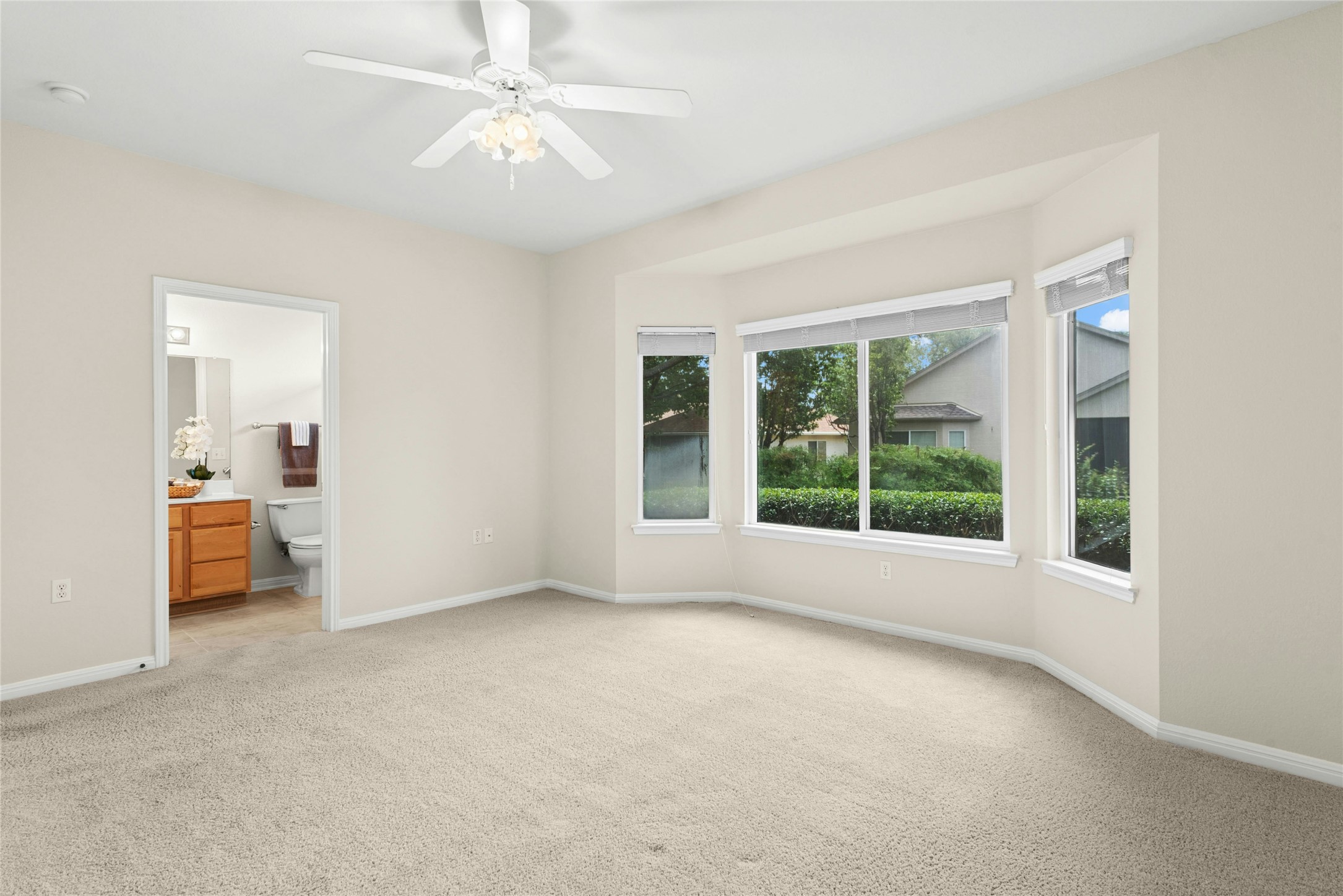 402 Colorado River Road Georgetown, TX 78633 - Photo 15 of 32 Main Bedroom
