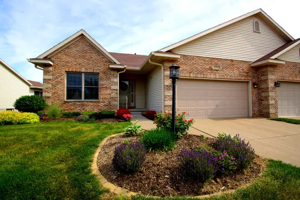 $368,000 | 5260 Friendship Drive, Unit 5260, Davenport, IA 52804