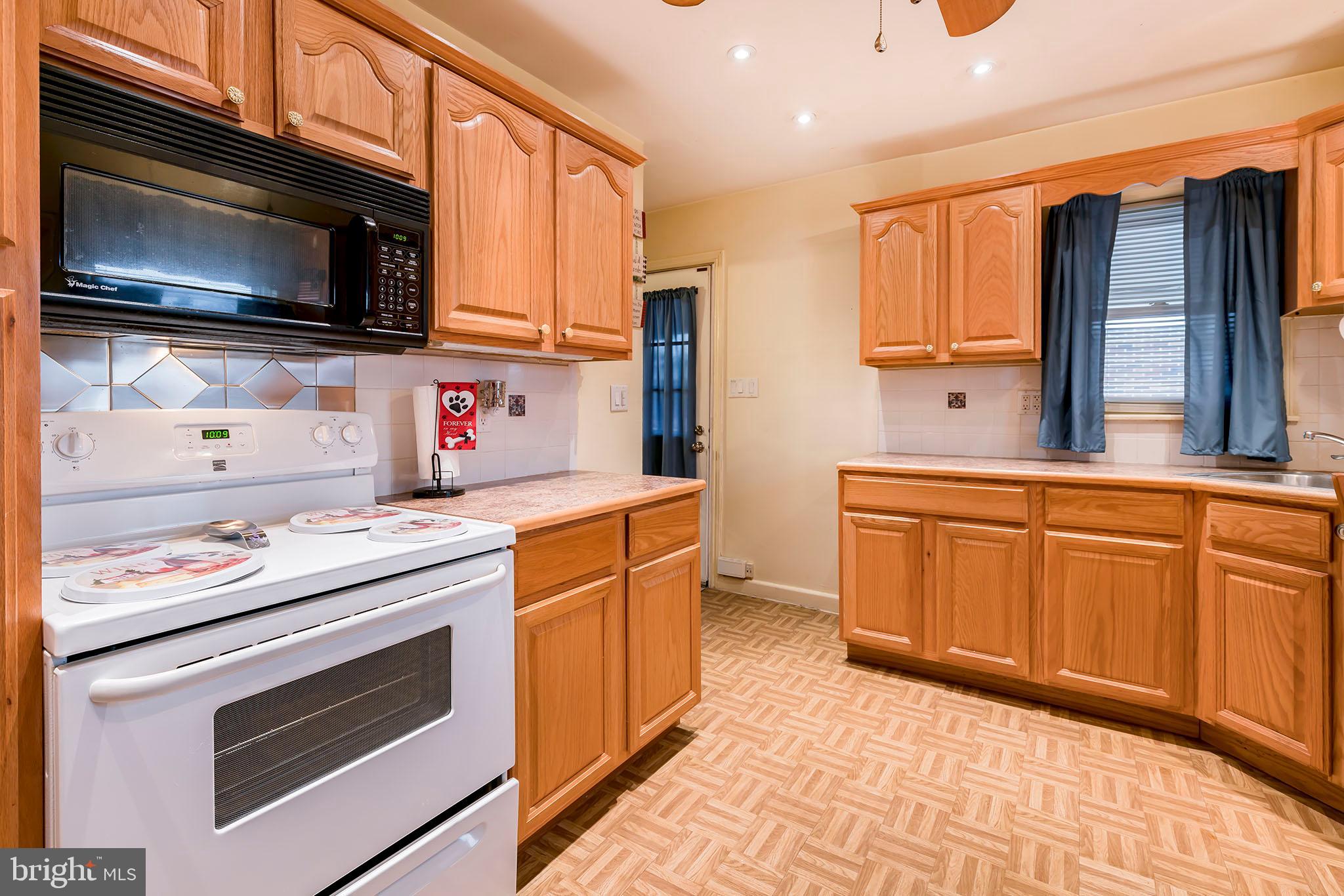 121 Old Mill Road Ephrata, PA 17522 - Photo 13 of 37 Kitchen