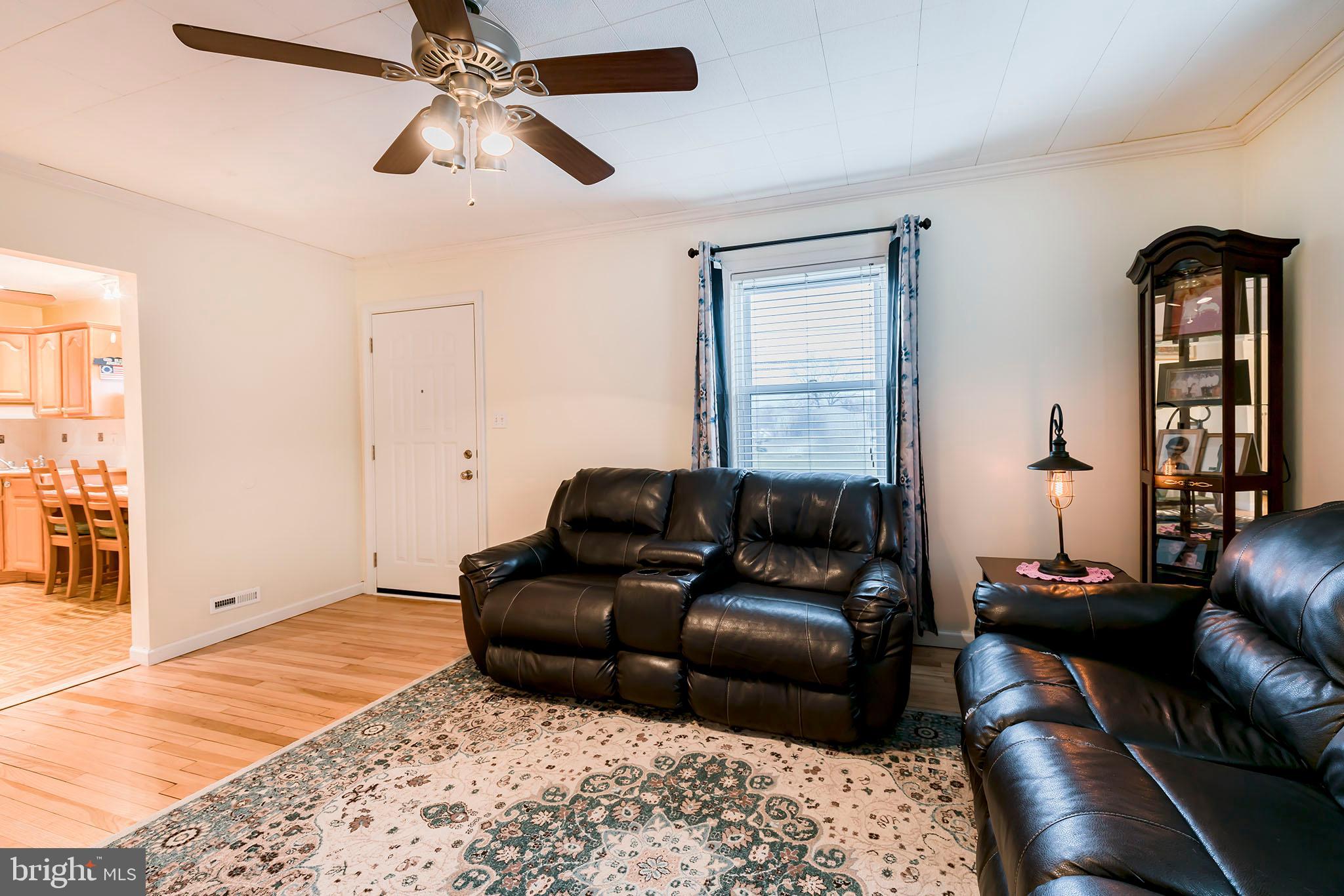 121 Old Mill Road Ephrata, PA 17522 - Photo 3 of 37 Living Room