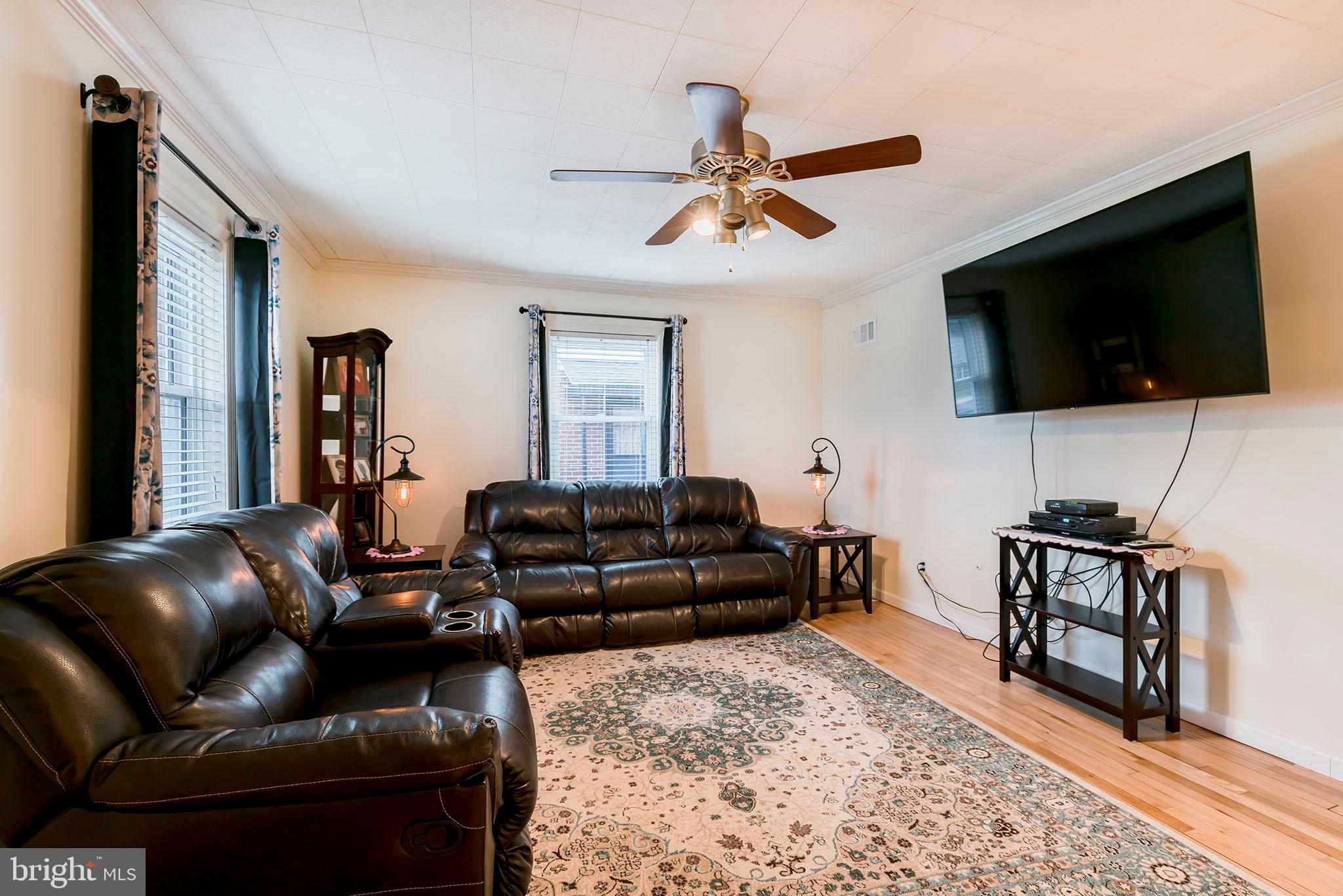 121 Old Mill Road Ephrata, PA 17522 - Photo 5 of 37 Living Room