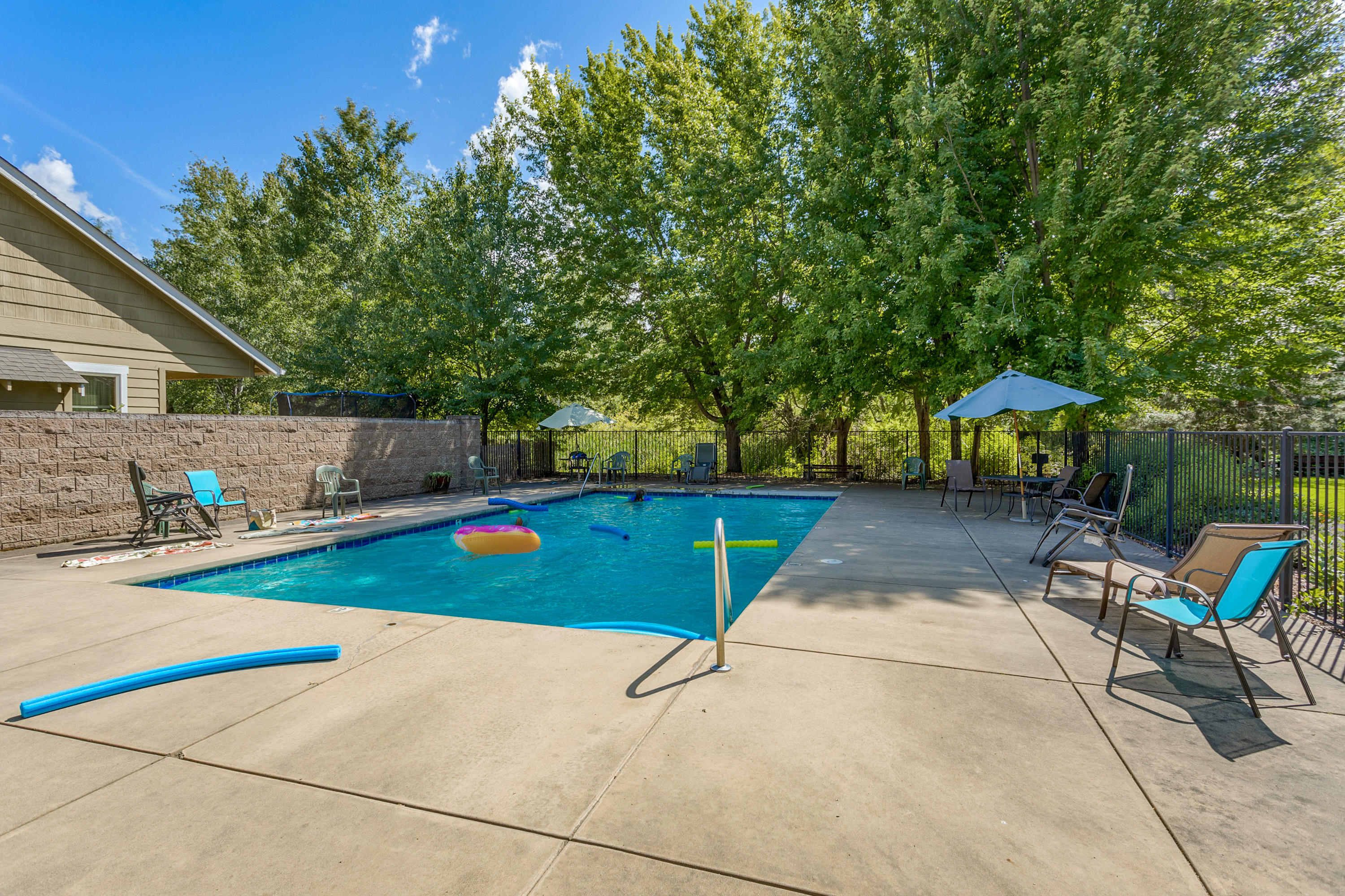 163 Max Loop Talent, OR 97540 - Photo 37 of 42 Neighborhood pool.