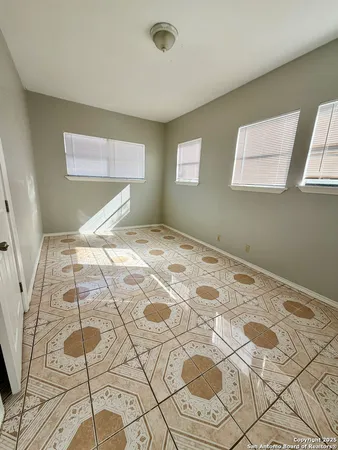 $875 | 644 Bailey Avenue, San Antonio, TX 78210