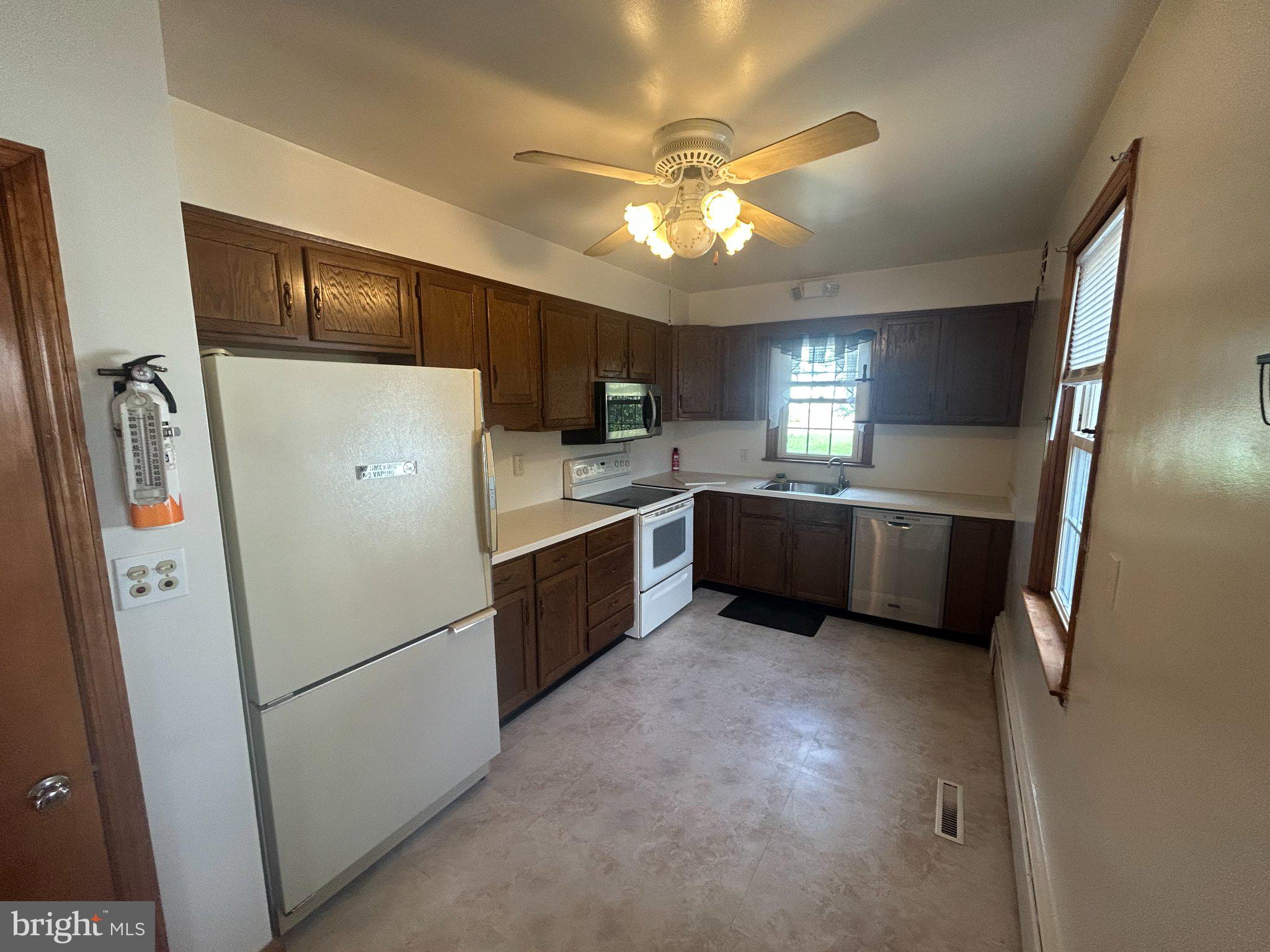 10005 Harford Road Baltimore, MD 21234 - Photo 8 of 19 Kitchen