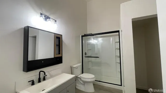 $2,100 | 375 12th Street, Unit 6, Oakland, CA 94607