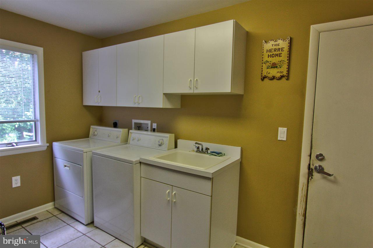 1427 Appletree Road Harrisburg, PA 17110 - Photo 15 of 25 Gallery Image 15