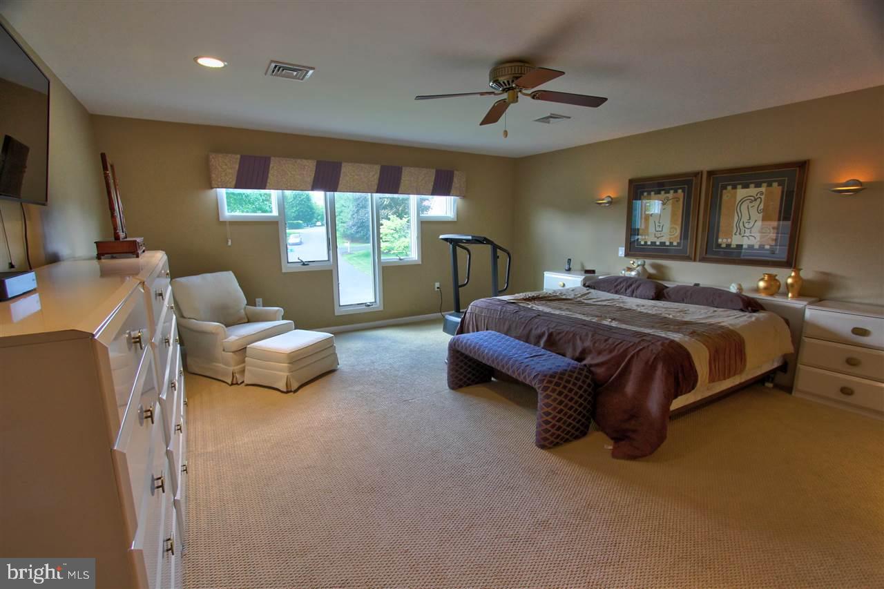 1427 Appletree Road Harrisburg, PA 17110 - Photo 17 of 25 Gallery Image 17
