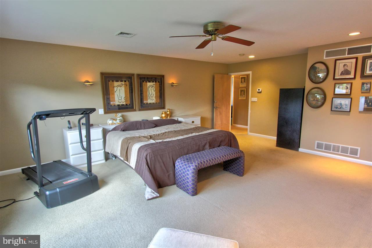 1427 Appletree Road Harrisburg, PA 17110 - Photo 18 of 25 Gallery Image 18