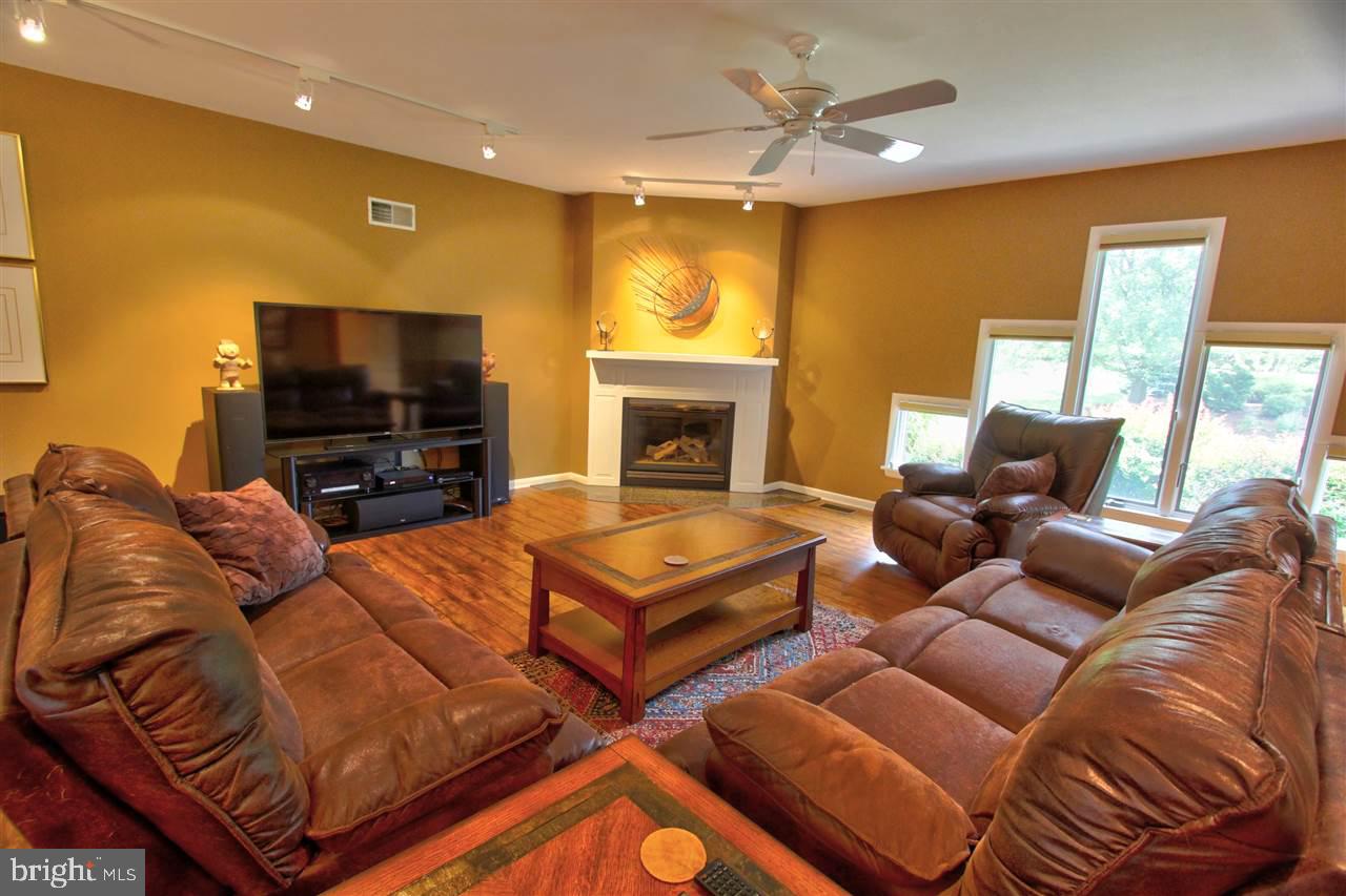 1427 Appletree Road Harrisburg, PA 17110 - Photo 6 of 25 Gallery Image 6
