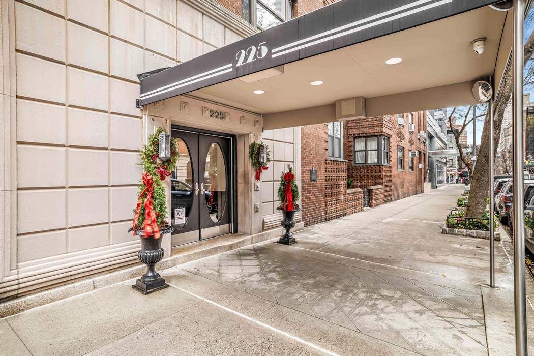 225 East 74th Street, Unit 2M Manhattan, NY 10021 - Photo 10 of 12