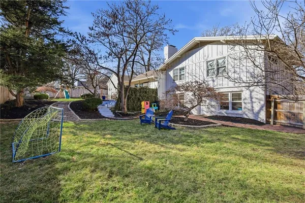 $899,900 | 1901 West 70th Street, Mission Hills, KS 66208