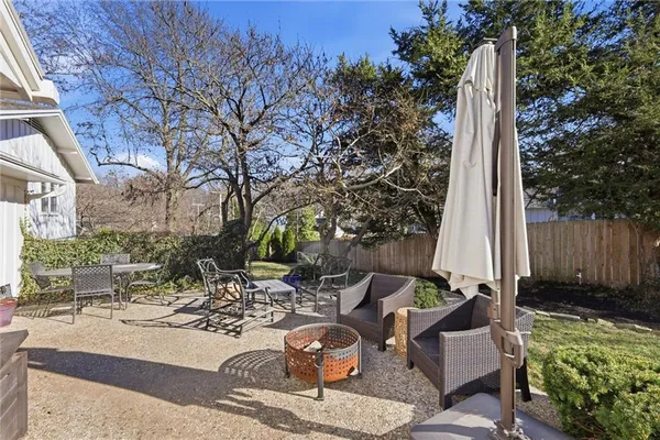 $899,900 | 1901 West 70th Street, Mission Hills, KS 66208