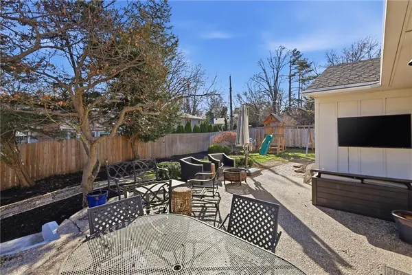 $899,900 | 1901 West 70th Street, Mission Hills, KS 66208