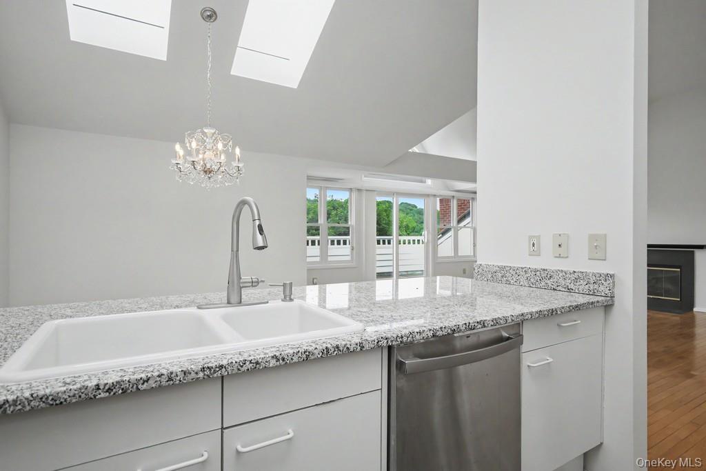 333 North State Road, Unit 61 Briarcliff Manor, NY 10510 - Photo 4 of 32
