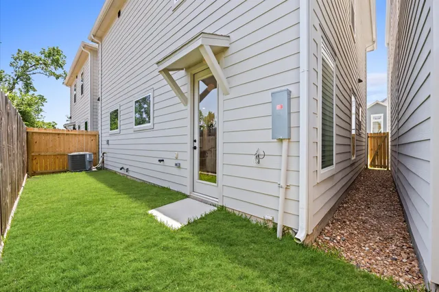 $2,345 | 5816 Highland Sky Lane, Houston, TX 77091