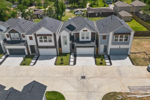 $2,345 | 5816 Highland Sky Lane, Houston, TX 77091