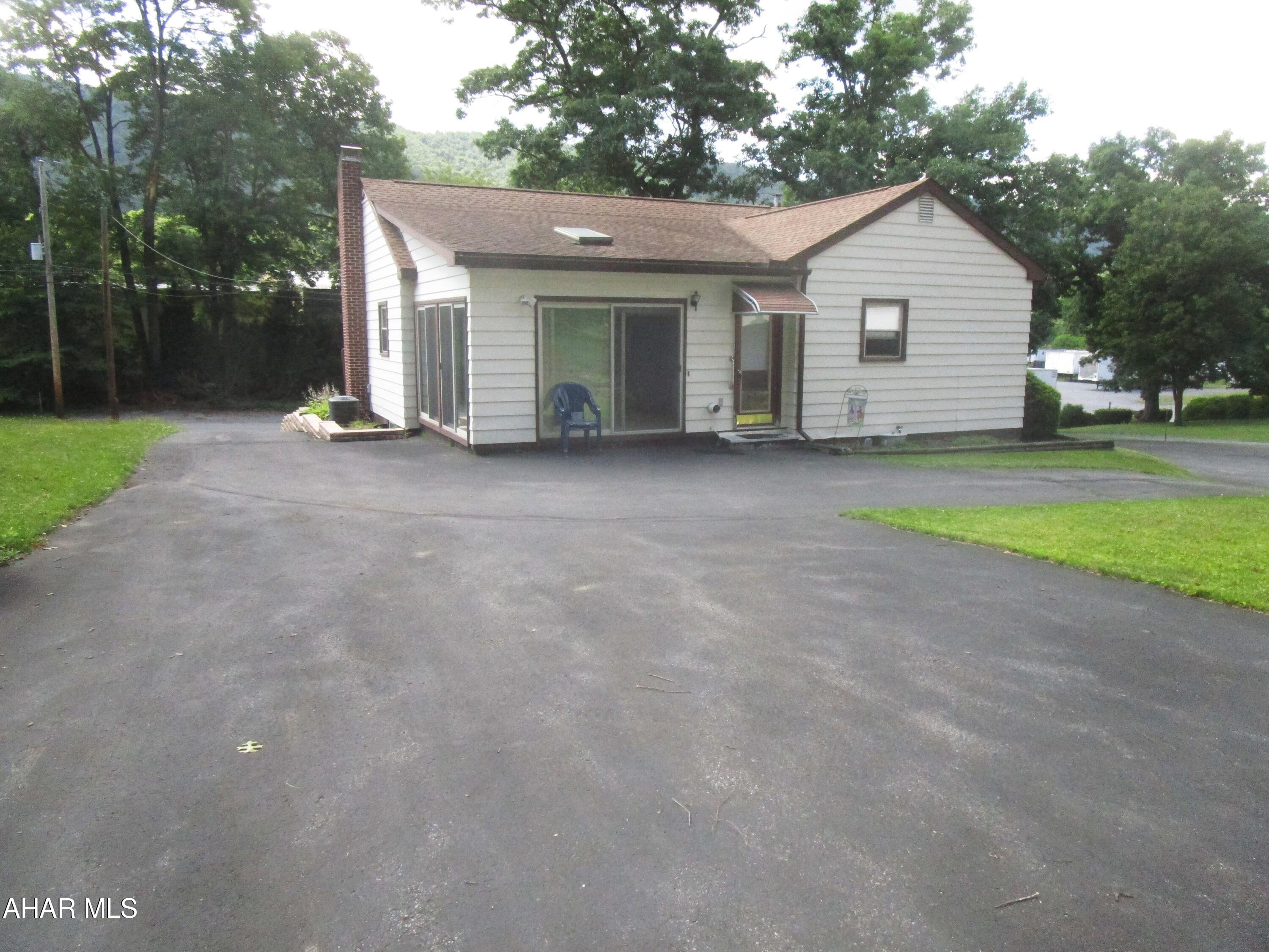 188 Old Rte 26 Everett, PA 15537 - Photo 3 of 27