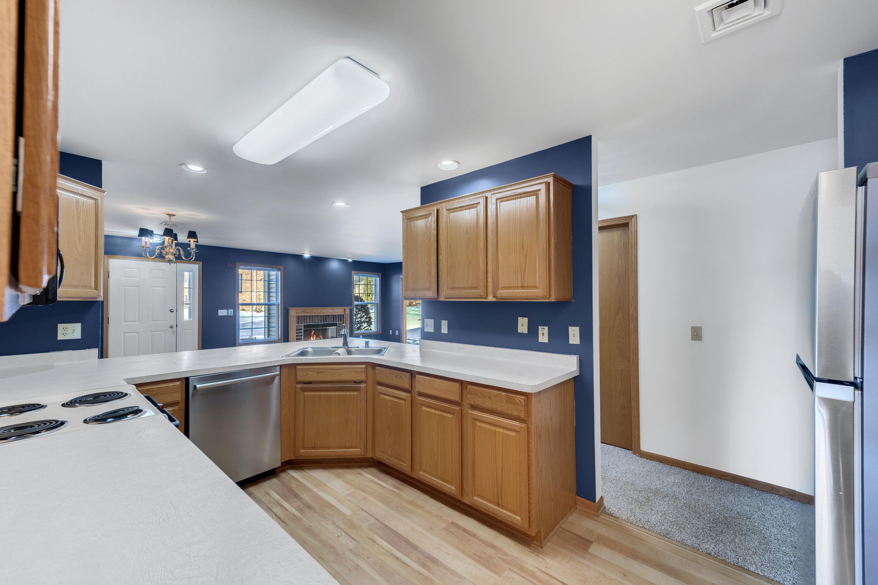 173 Heidel Road Thiensville, WI 53092 - Photo 14 of 34 Entry From Garage