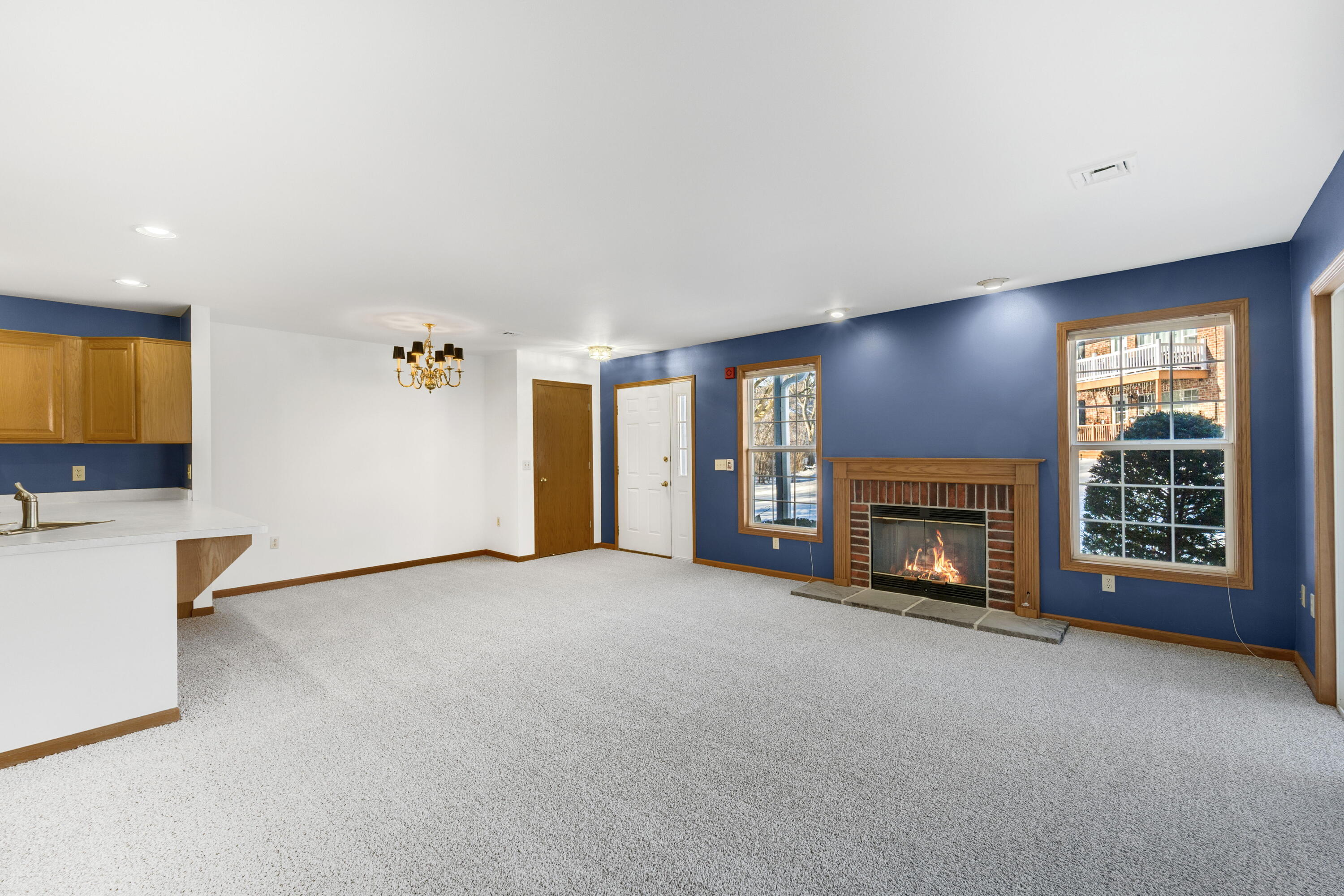 173 Heidel Road Thiensville, WI 53092 - Photo 4 of 34 Living/Dining Room