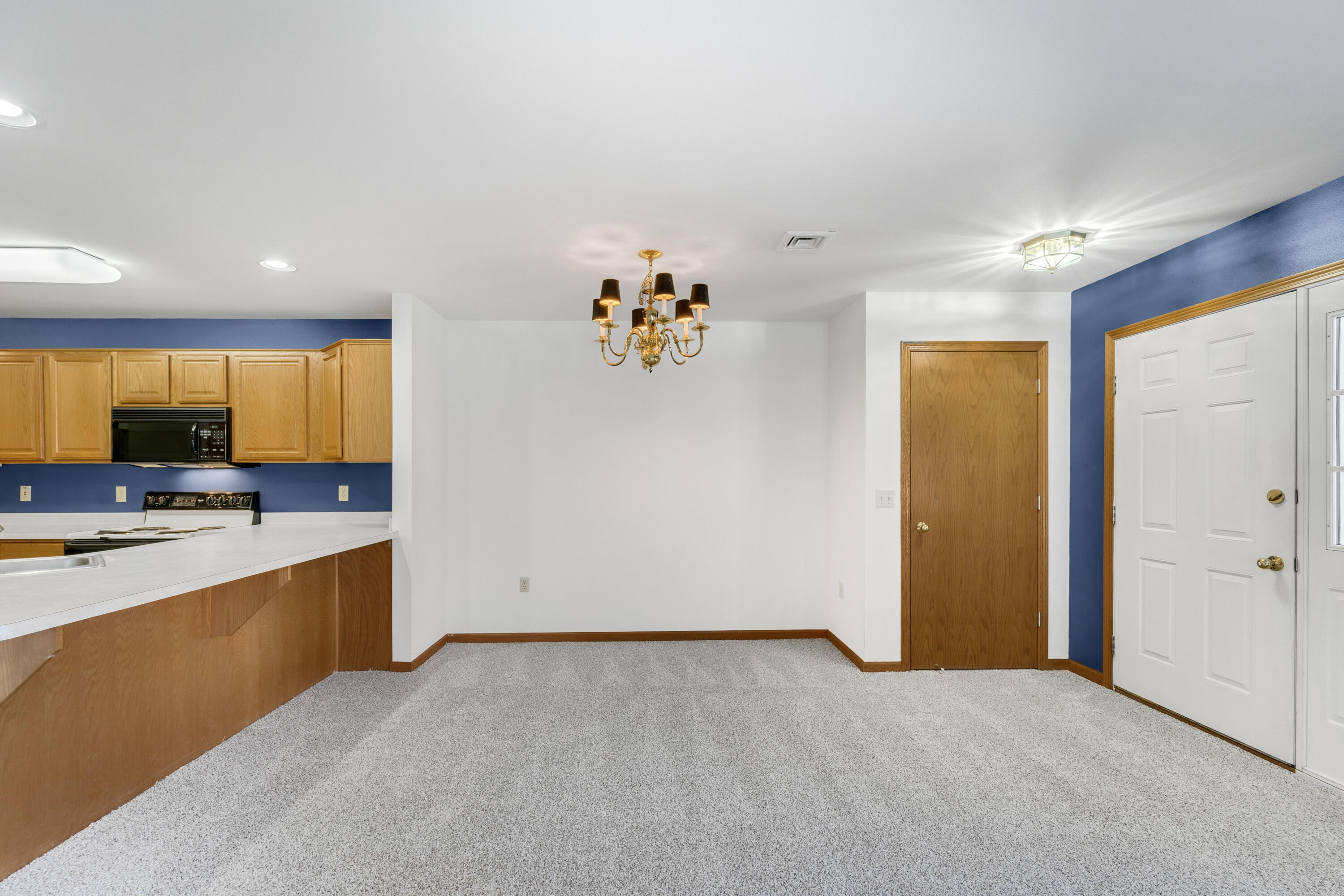 173 Heidel Road Thiensville, WI 53092 - Photo 9 of 34 Dining Room