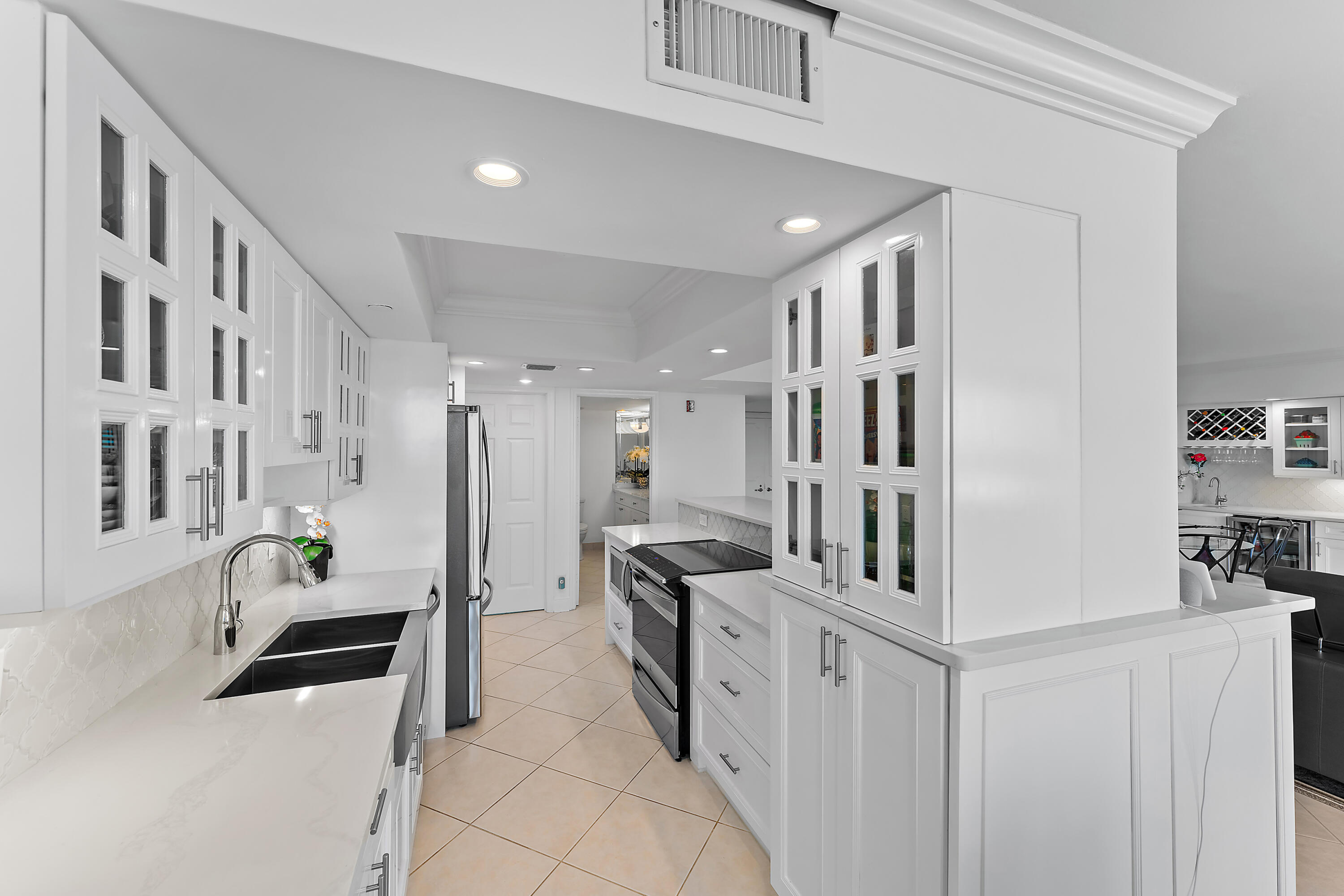 5280 North Ocean Drive, Unit 2F Singer Island, FL 33404 - Photo 15 of 92 Kitchen