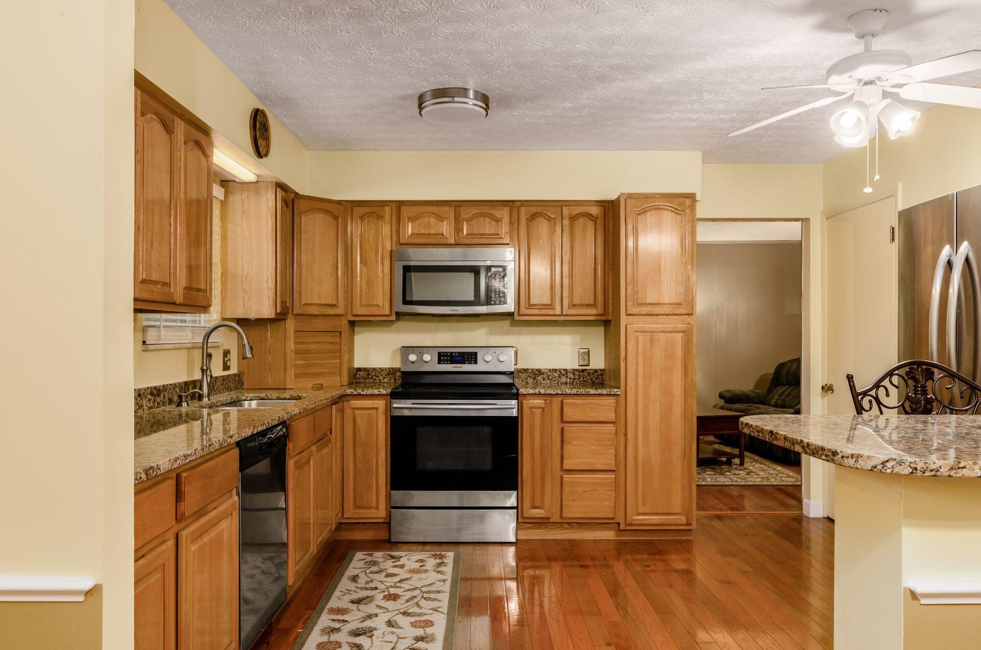 77 South Spring Road Westerville, OH 43081 - Photo 5 of 38 Kitchen