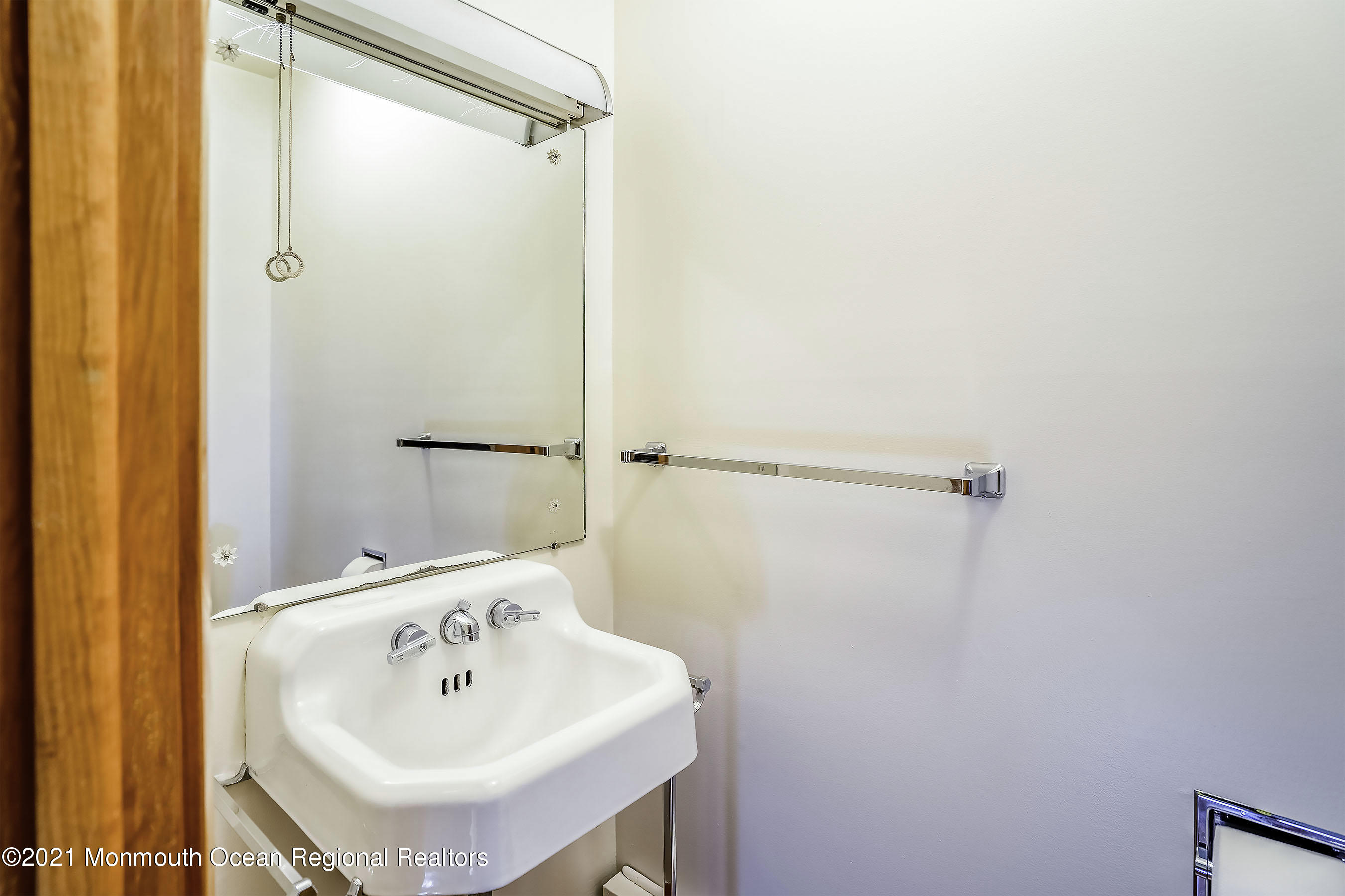 226 Hope Road Tinton Falls, NJ 07724 - Photo 24 of 28 Lavatory