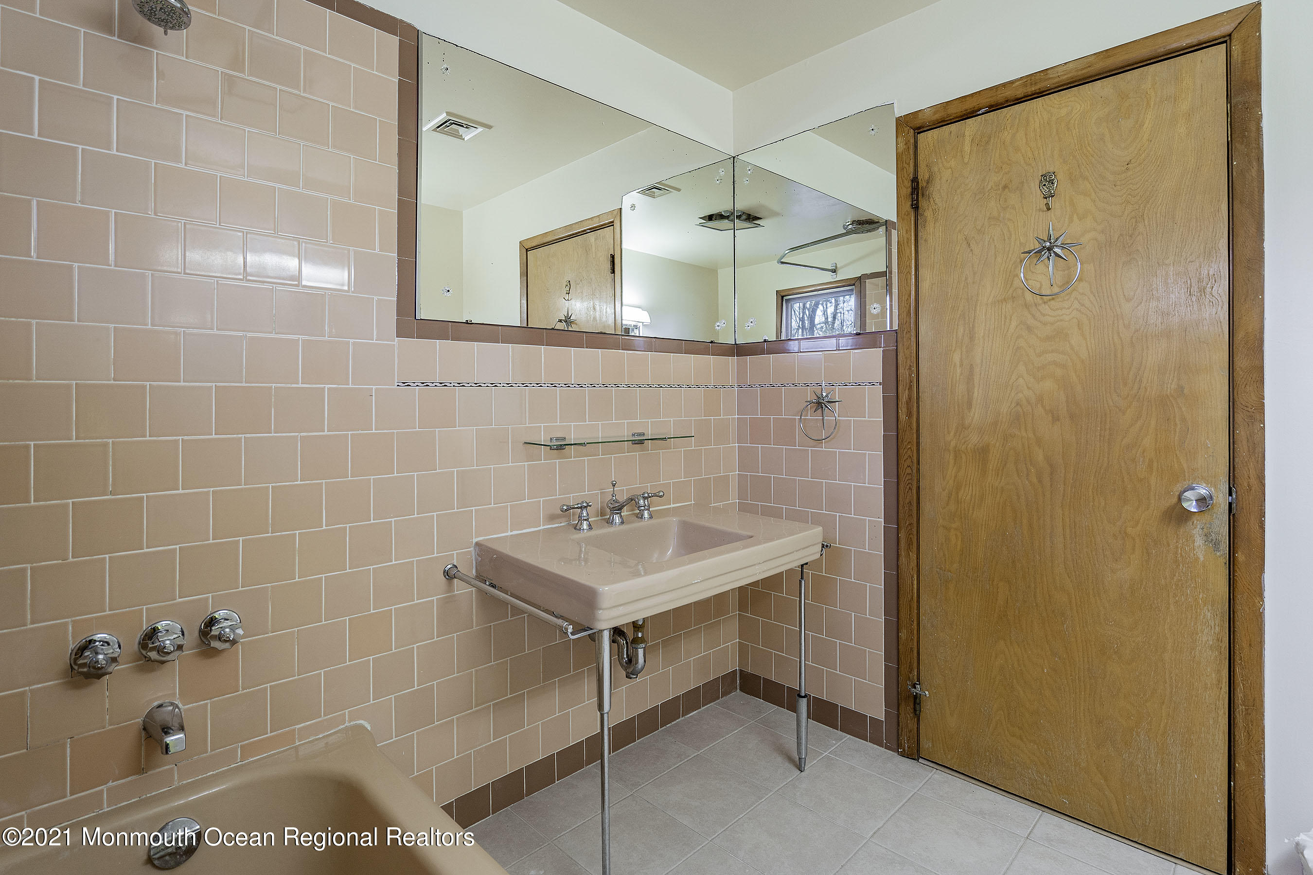 226 Hope Road Tinton Falls, NJ 07724 - Photo 26 of 28 Lavatory2B