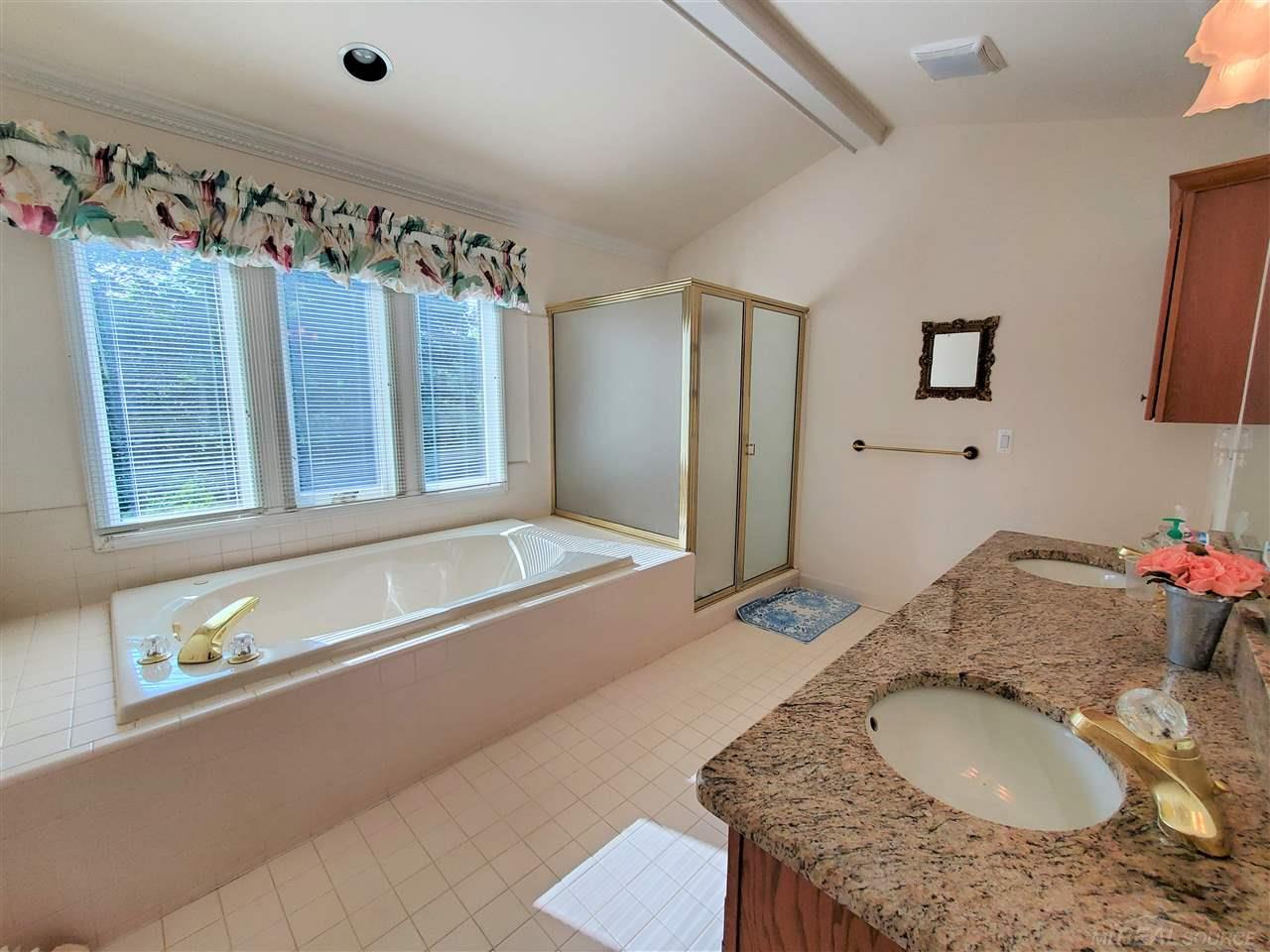 46869 West Ridge Drive Macomb, MI 48044 - Photo 35 of 48 50080942-34.JPG