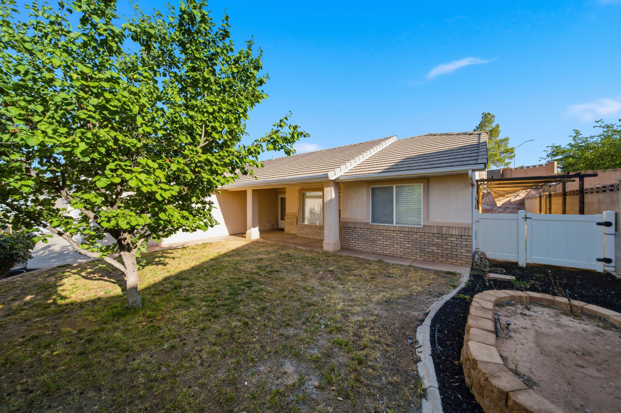 2139 East 270 S Street St. George, UT 84790 - Photo 4 of 46 3