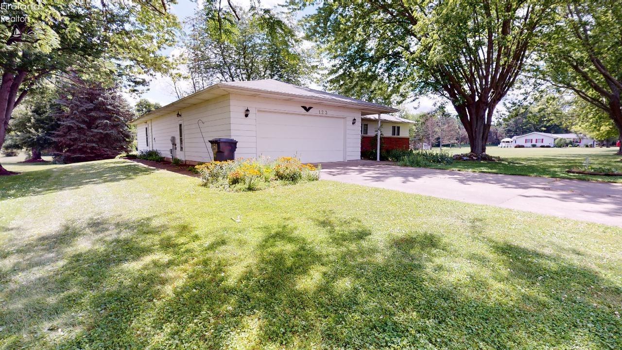 123 Rustic Rook Drive Willard, OH 44890 - Photo 2 of 42 Gallery Image 2