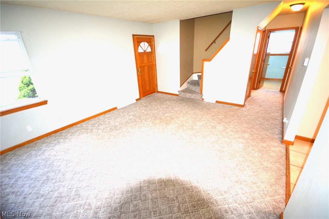 347 Gulf Road Elyria, OH 44035 - Photo 9 of 23