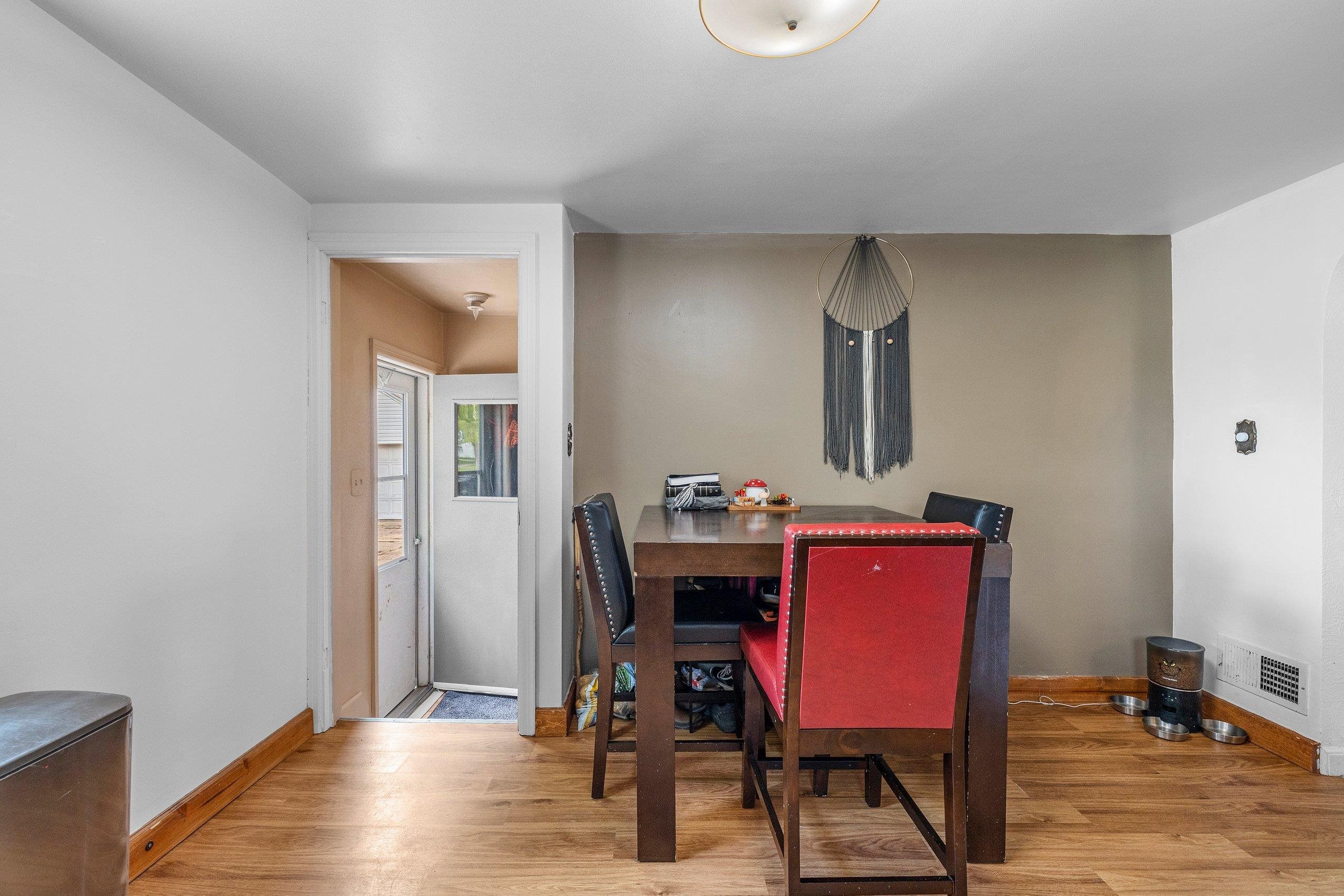 1932 North Division Street Appleton, WI 54911 - Photo 8 of 29