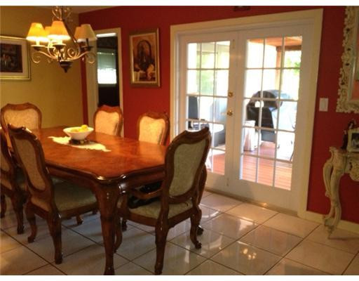 12 Cayuga Road Sea Ranch Lakes, FL 33308 - Photo 3 of 9 Dining Room