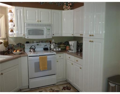 12 Cayuga Road Sea Ranch Lakes, FL 33308 - Photo 4 of 9 Kitchen
