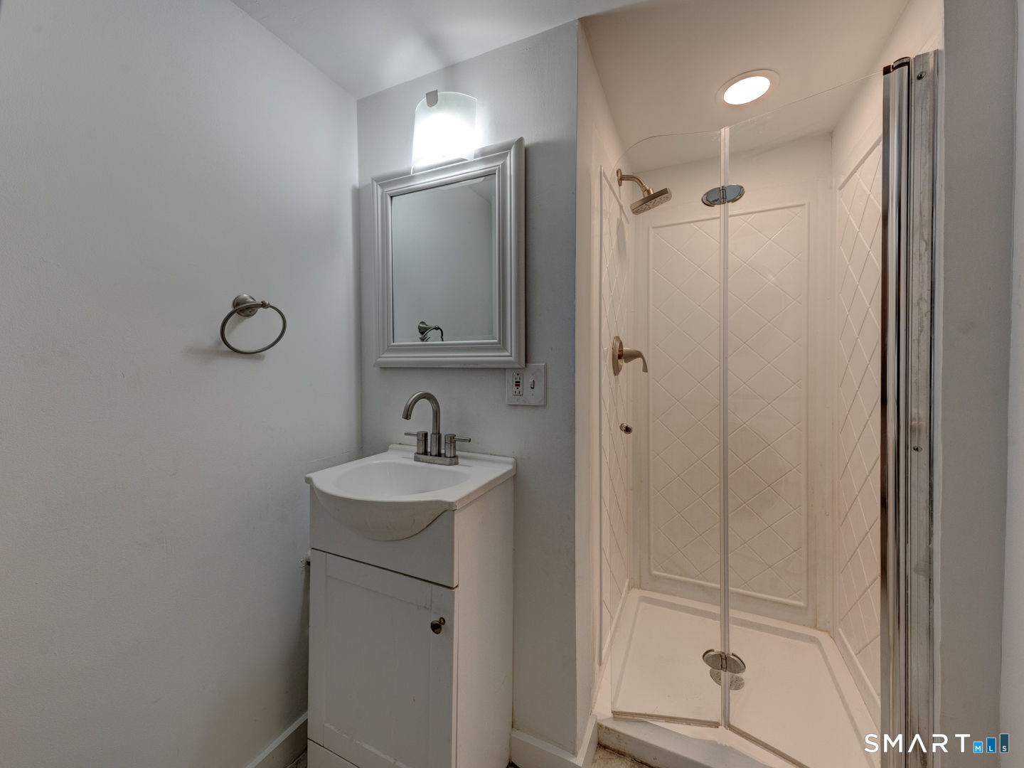 668 Middle Turnpike Mansfield, CT 06268 - Photo 15 of 37