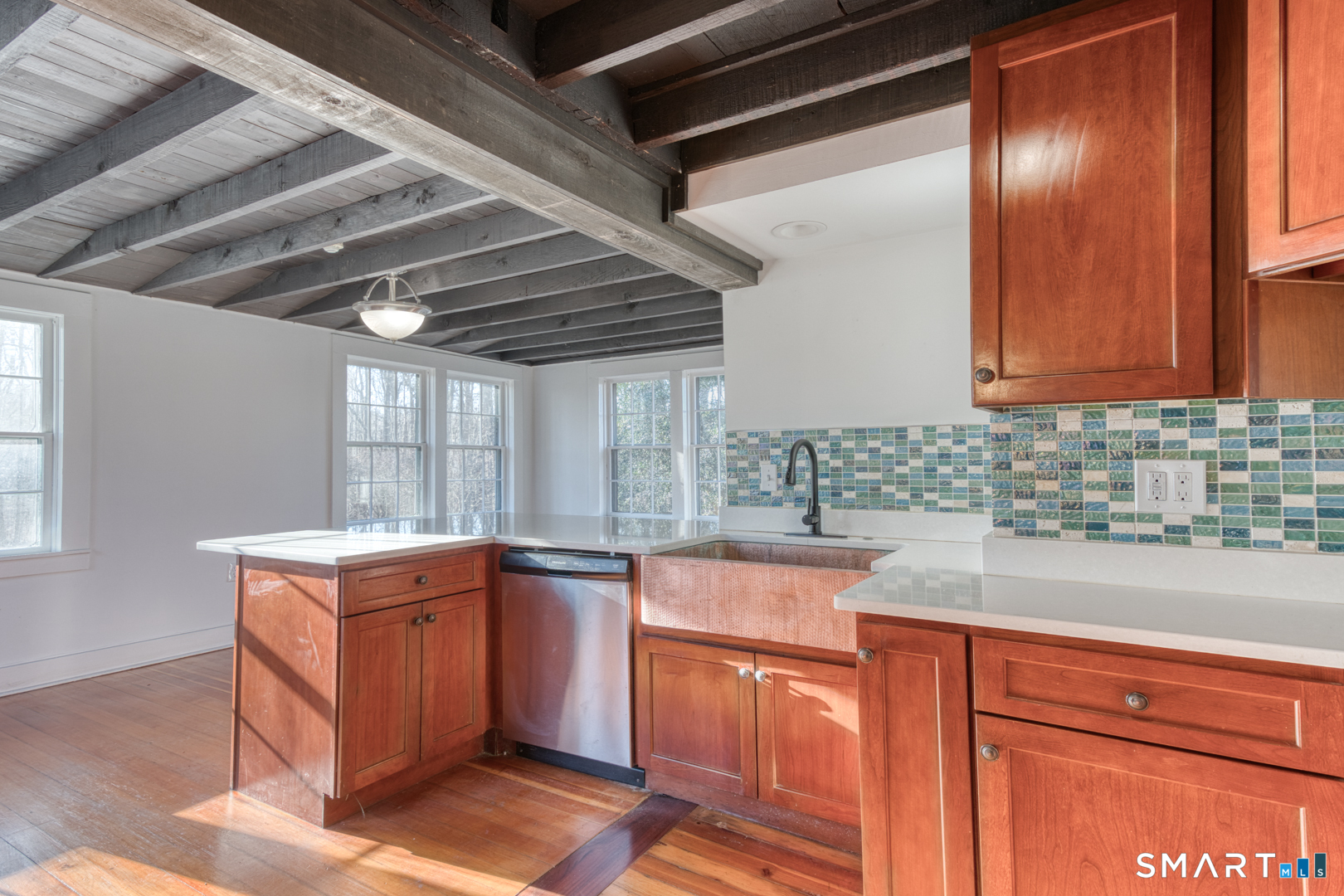 668 Middle Turnpike Mansfield, CT 06268 - Photo 3 of 37