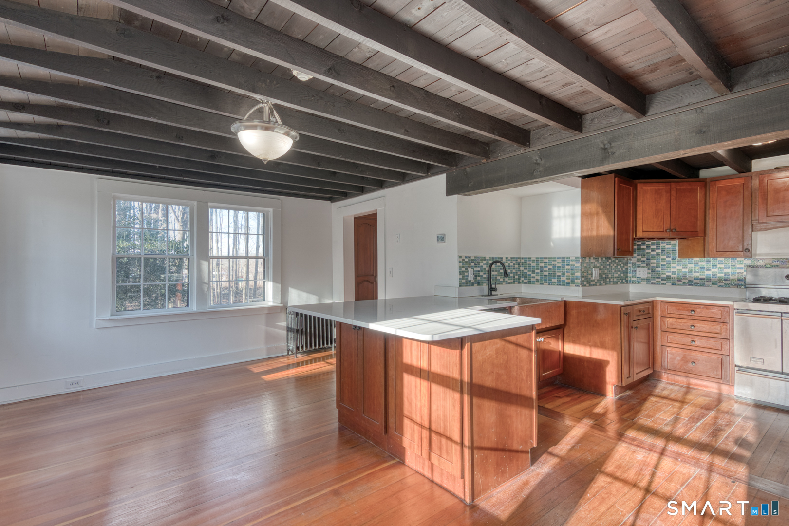 668 Middle Turnpike Mansfield, CT 06268 - Photo 4 of 37