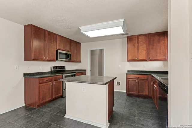 $230,000 | 10132 Villa Del Lago, San Antonio, TX 78245