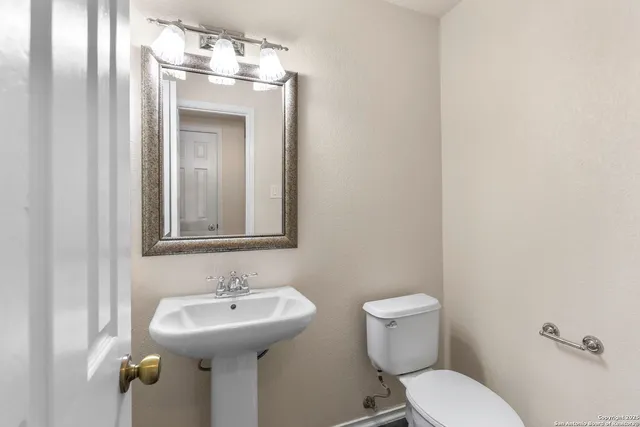 $230,000 | 10132 Villa Del Lago, San Antonio, TX 78245